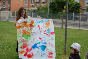 Pintando en el parque en Escuela Infantil El Parque del Ensanche en Alcalá de Henares